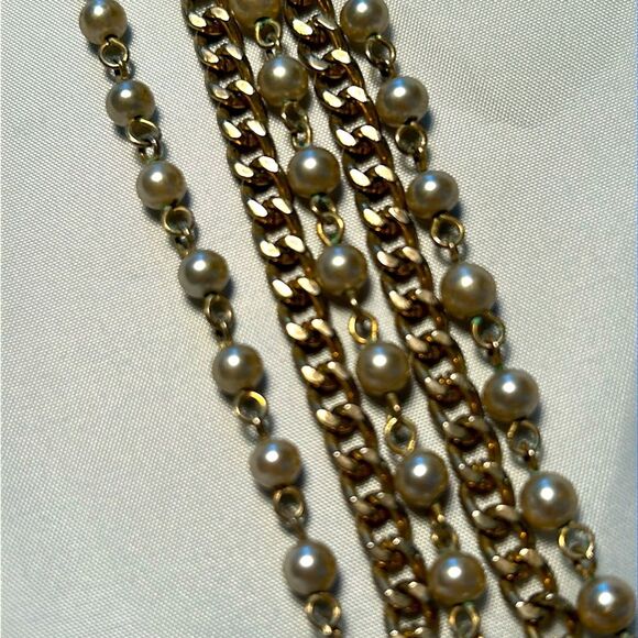 VIntage 5 strand faux pearl signed CORO bracelet - Picture 5 of 7